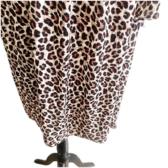 Torrid Georgette Animal Print Short Flutter Sleeve Top Sz 2X NWT Lattice V-Neck - Picture 7 of 11